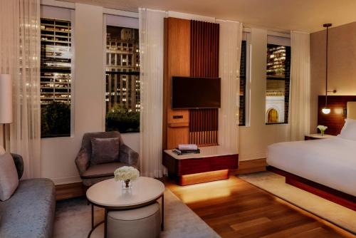 Junior Suite with Park View image 3