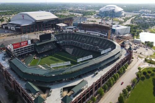 2BD Home Steps From ATT Stadium Globe Life Six Flags in Arlington, USA