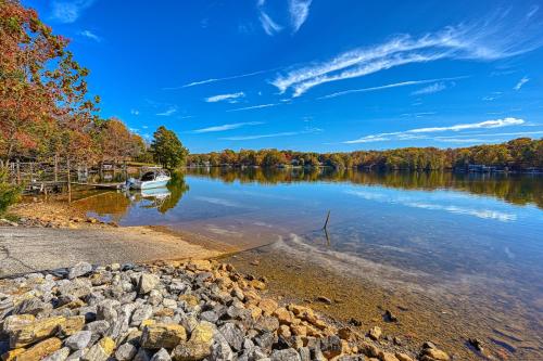 On the Lake Condo - Mariners Landing Country Club in Huddleston, USA