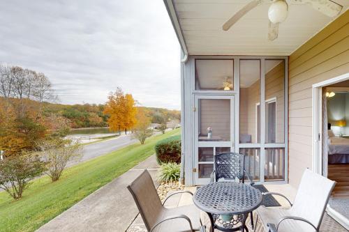 On the Lake Condo - Mariners Landing Country Club in Huddleston, USA