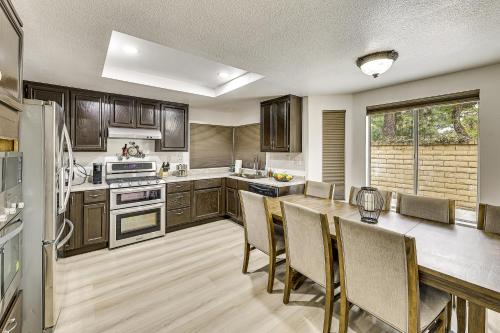 Covered Patio with Grill Home in Rancho Cucamonga! in Rancho Cucamonga, USA