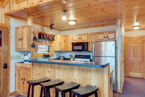 Lakefront Presque Isle Cabin with Private Dock in Presque Isle, USA