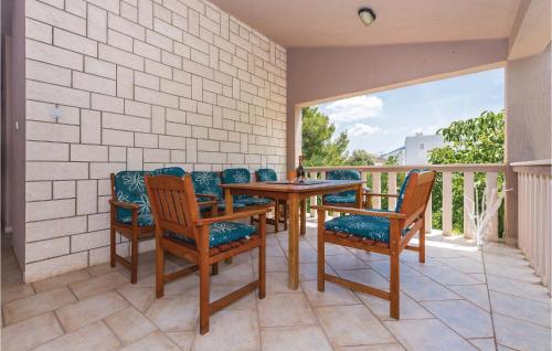 Erkély/terasz, Two-Bedroom Apartment In Grebastica in Grebaštica