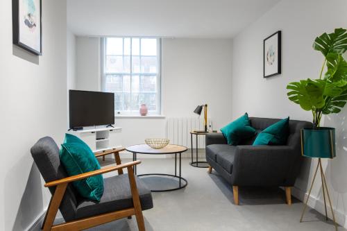 BRAND NEW Queens Park Apartments by Flying Butler - image 9