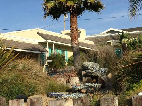 Beach Bungalow Inn and Suites