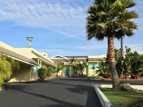 Beach Bungalow Inn and Suites