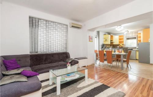 2 Bedroom Beautiful Home In Rijeka