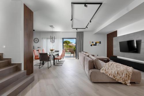 Villa Delight in คราส