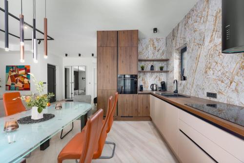 Villa Delight in คราส