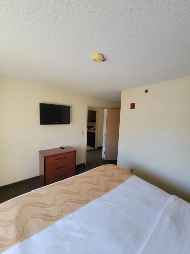 Quality Inn & Suites - image 8