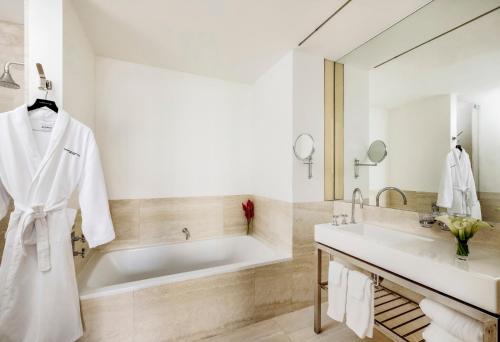 Bryant Park Hotel - Photo 2