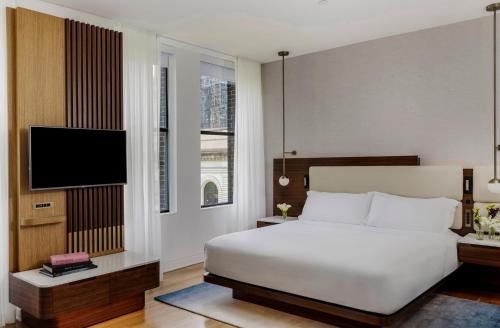 Junior Suite with Park View image 5