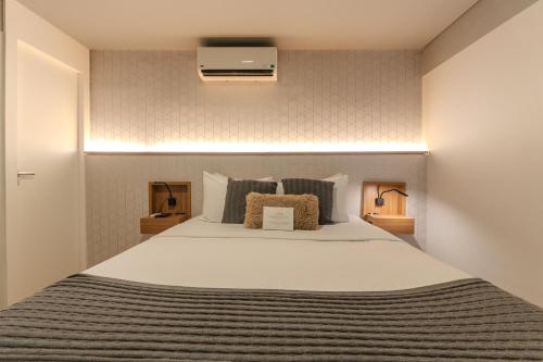 Suite with Bathtub image 10