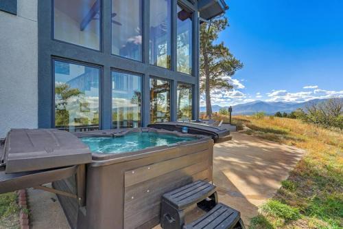 Private Villa-72 Acres-Hot Tub-Views-USAFA in Gleneagle (CO)