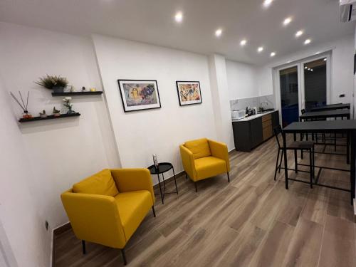 Suite 98, Rome