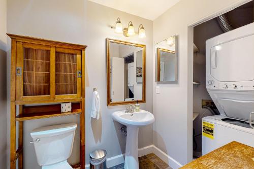 Belltown Condo Unit 733 - Tap to explore photos