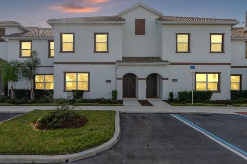 Comfortable 4 Bedrooms Storey in Kissimmee, USA