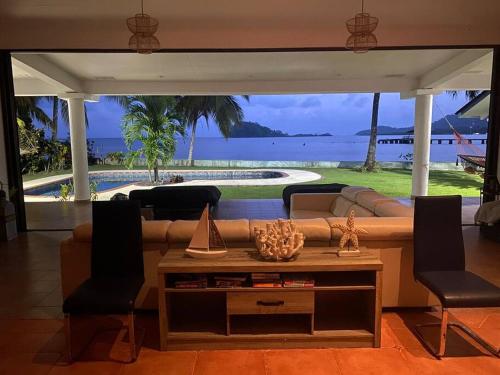 Entire Villa with pool in front of beach! in Portobelo