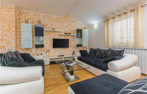 4 Bedroom Cozy Home In Labin