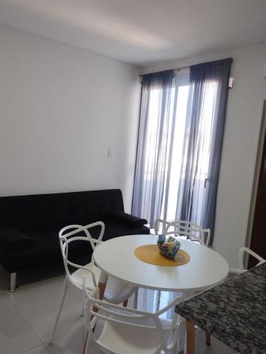AMPLIO DEPARTAMENTO CENTRICO TODO INCLUIDO 4b