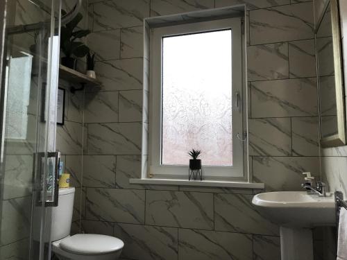 Bright Spacious 3-bed with office & patio, Preston, Preston (zdjęcie 4)