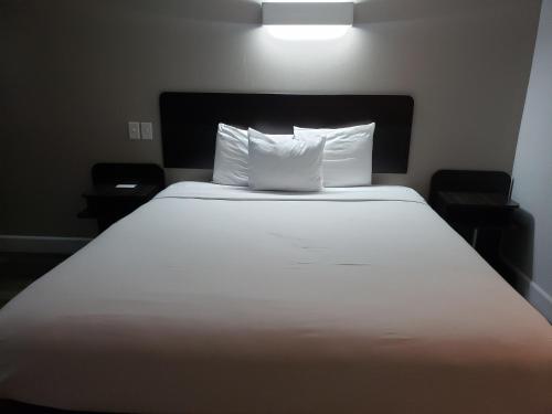 Motel 6-Hesperia CA - West Main Street I-15 - image 12