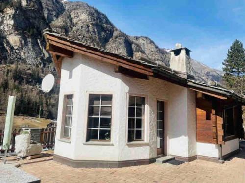Studio Nina with Garage Direct train to Zermatt in Sankt Niklaus, Schweiz