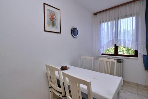 Apartment image 10