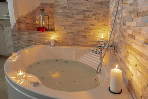 Pezsgőfürdő, Suite avec jacuzzi proche Paris & Disneyland in Pontault-Combault