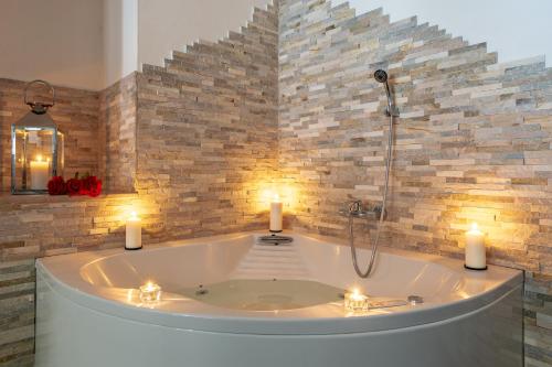 Pezsgőfürdő, Suite avec jacuzzi proche Paris & Disneyland in Pontault-Combault