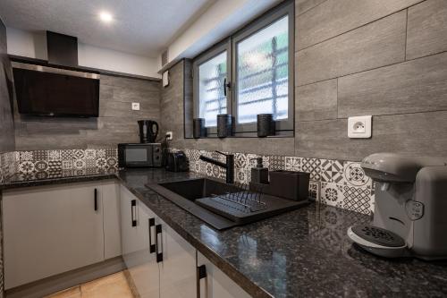 Suite avec jacuzzi proche Paris & Disneyland in Pontault-Combault