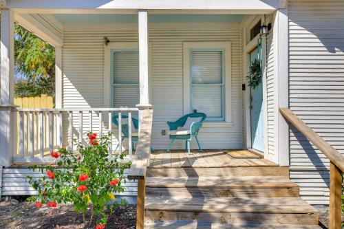 Walkable San Antonio Home Deck and Grill! in San Antonio, USA