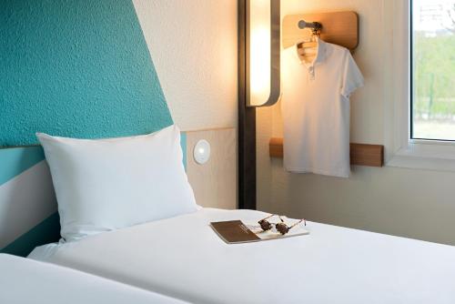 B&B HOTEL Regensburg-Ost 9.5km von Alteglofsheim entfernt