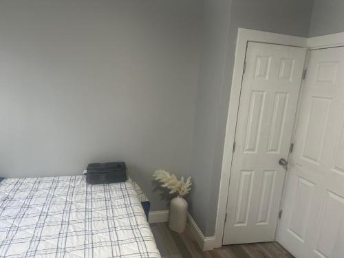 Divine Villa and Resort -26 Grace Street Irvington NJ -EWR airport -Prudential - NJIT -Penn station