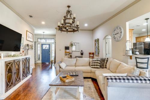Charming Home with Chiminea in Weatherford! in Weatherford, USA