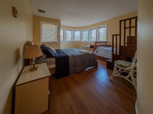 5BR Lakefront Dock Retreat in White Lake, USA