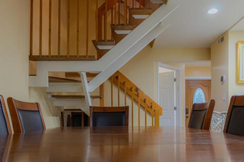 5BR Lakefront Dock Retreat in White Lake, USA