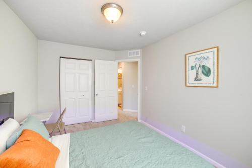 10 Mi to Grand Rapids Modern Townhome!
