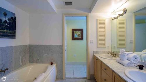 Two-Bedroom Apartment with Ocean View image 1