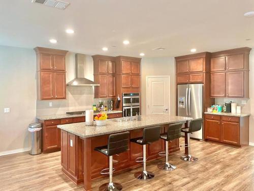Fontana Oasis with 4BR 2BA in Fontana, USA