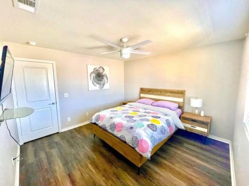 Fontana Oasis with 4BR 2BA in Fontana, USA