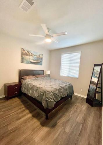 Fontana Oasis with 4BR 2BA in Fontana, USA