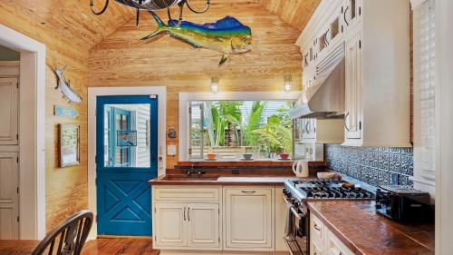 Casa Avila by Last Key Realty - image 4