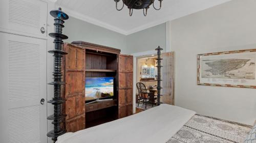 Casa Avila by Last Key Realty - image 3