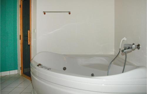 Fürdőszoba, Holiday Home Kalvehavestien Glesborg Iii in Fjellerup
