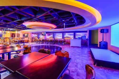 Bar/lounge, GHL Hotel Sunrise in San Andres Island