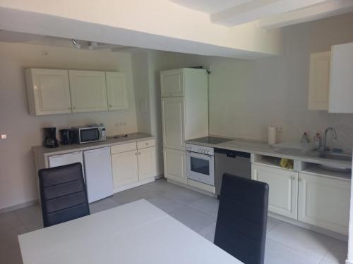 2 bedrooms, 7 beds