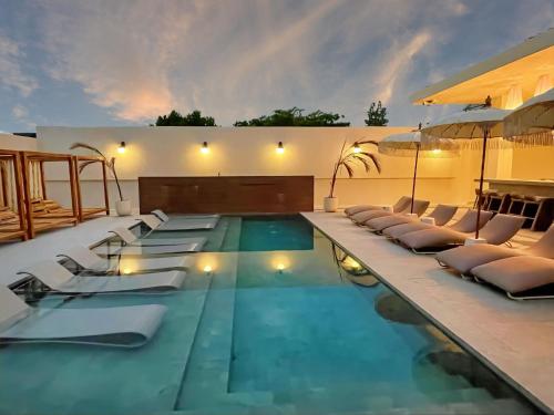 Peldbaseins, Bali Hotel Adults Only Isla Verde, a Trademark by Wyndham in Sanhuana