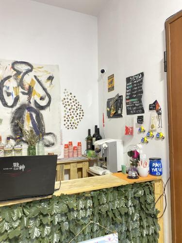 Паб, Maison D'artiste Boutique Hostel in Тирана