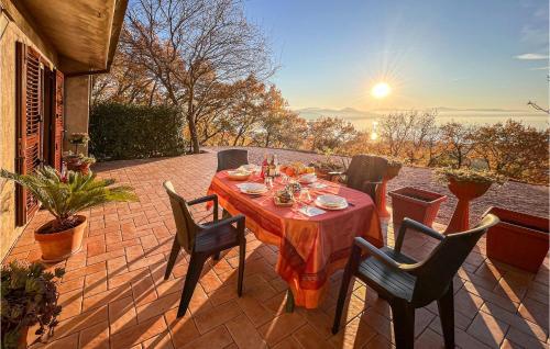  Awesome Home In San Savino Di Magione, Ferienwohnung in San Savino